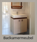 Badkamermeubel Liane. Badkamermeubel met bijpassende spiegel met planchet.