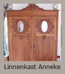 Gerestaureerde linnenkast. De kast is voorzien van nieuwe delen, geschuurd en opnieuw in de olie gezet.