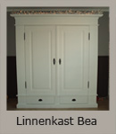 Ouderwetse linnenkast van grenen in XL uitvoering (230x160 cm).