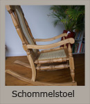 Gerestaureerde schommelstoel. De kapotte stoel is uit elkaar gehaald, gerepareerd, geschuurd, opnieuw verlijmd en in de olie gezet.