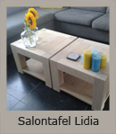 Salontafel van gezeept eiken, 55x55 cm. Eettafel in dezelfde stijl, 1,60x90 cm.